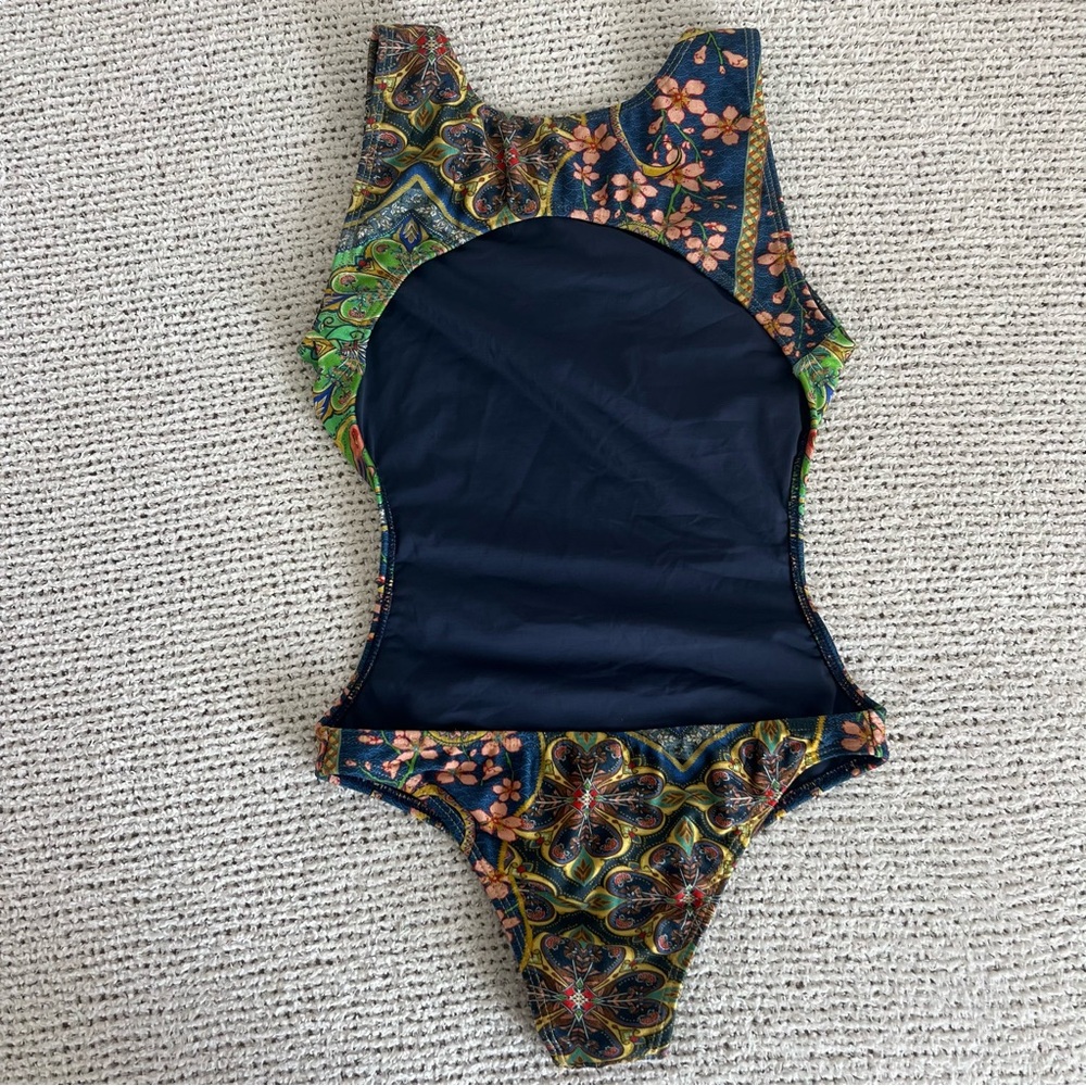 [FARM Rio]  Printed One-Piece Swimsuit - Picture 4 of 14